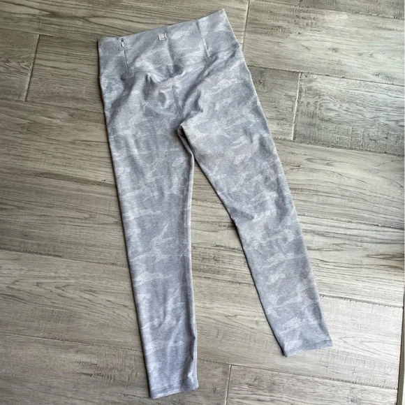 Vuori Clean Elevation Legging In Pale Heather Camo Gray Colorway High Rise M & L - Picture 5 of 13